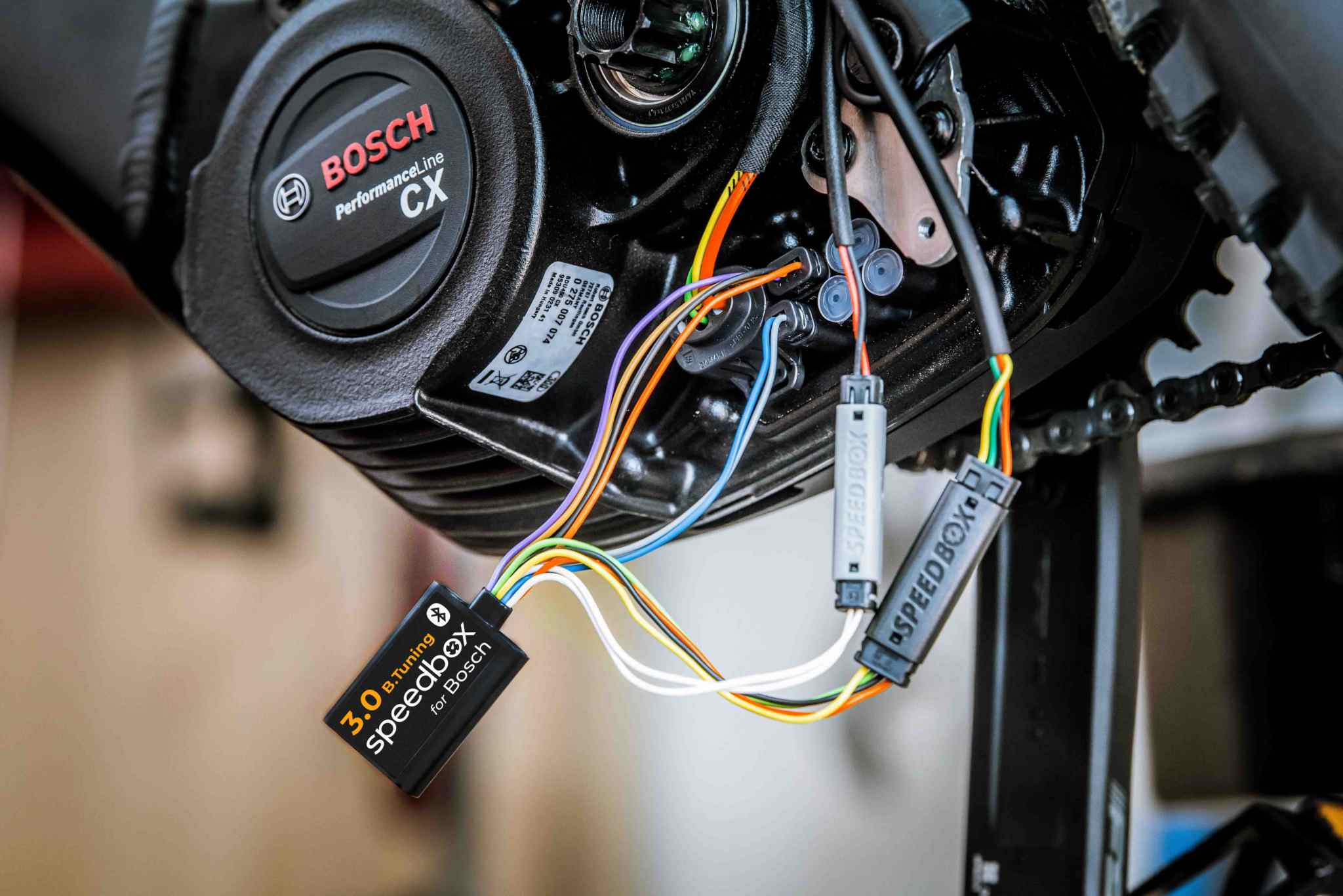 SpeedBox 3.0 B.Tuning module connected to Bosch Performance Line CX motor for e-bike tuning with Bluetooth control